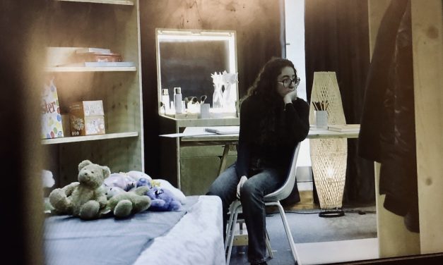 Derrière l’écran